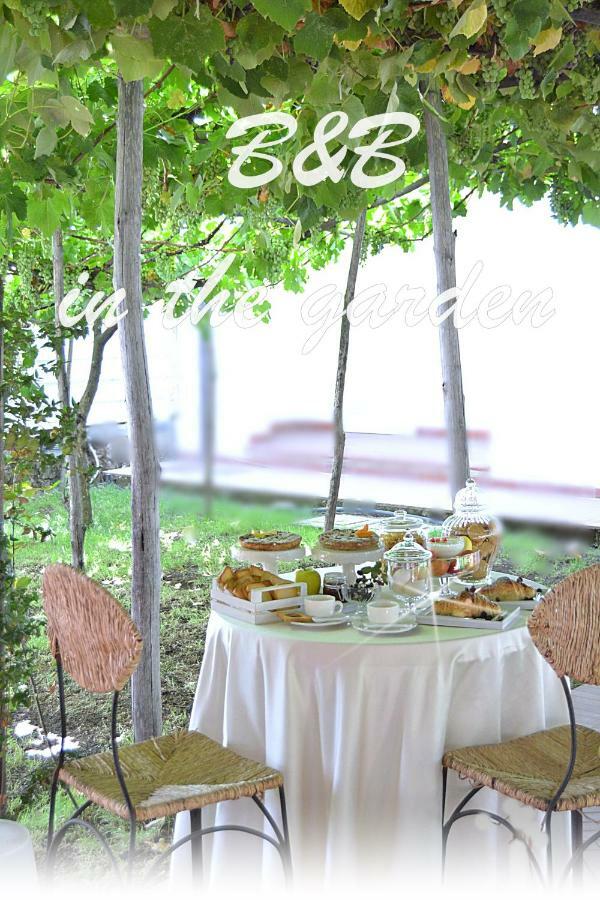 Bed and Breakfast In The Garden Ottaviano Exterior foto